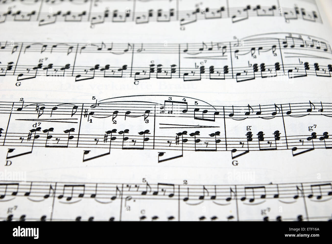 Alte Noten mit Noten Stockfoto