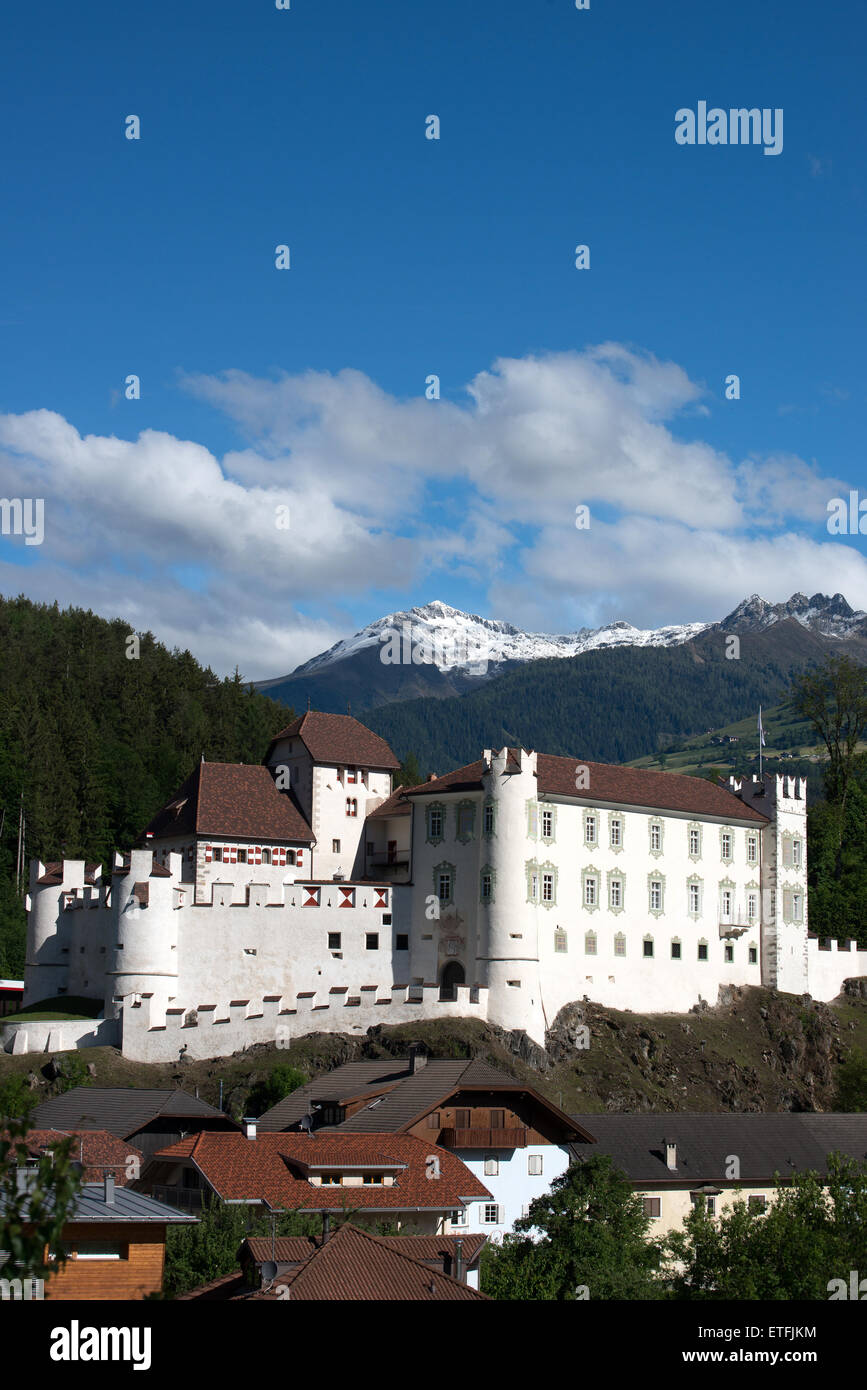 Kirche und Schloss Ehrenburg, Kiens, Puster Tal, Südtirol, Italien, Europa Stockfoto