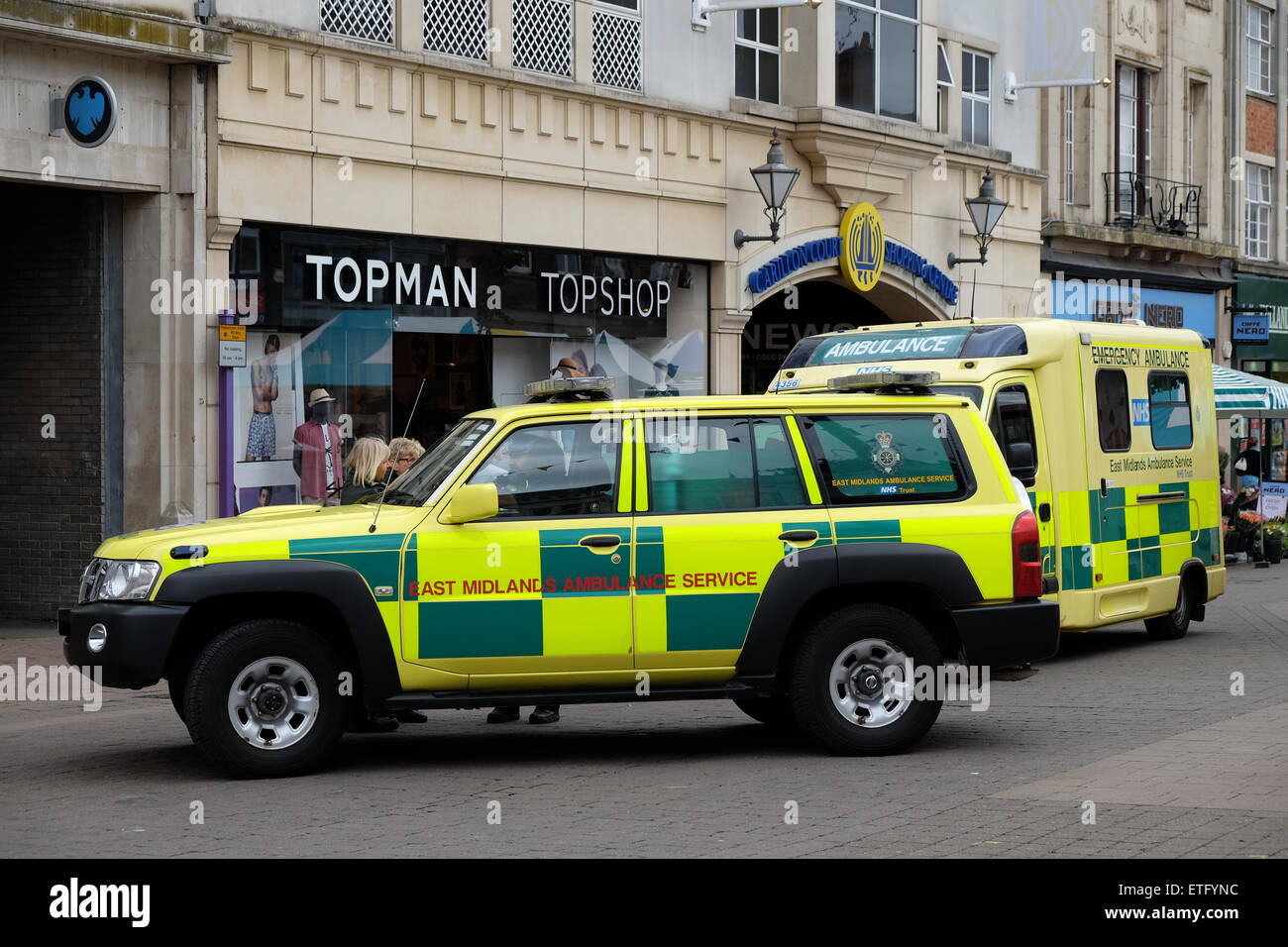 East Midlands-Rettungsdienst in Loughborough Stadtzentrum Stockfoto