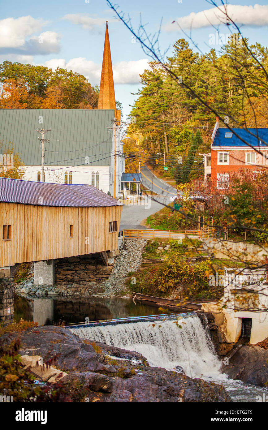 Malerische Aussicht von Bad, New Hampshire, umfasst die neu restaurierte Covered Bridge. Stockfoto