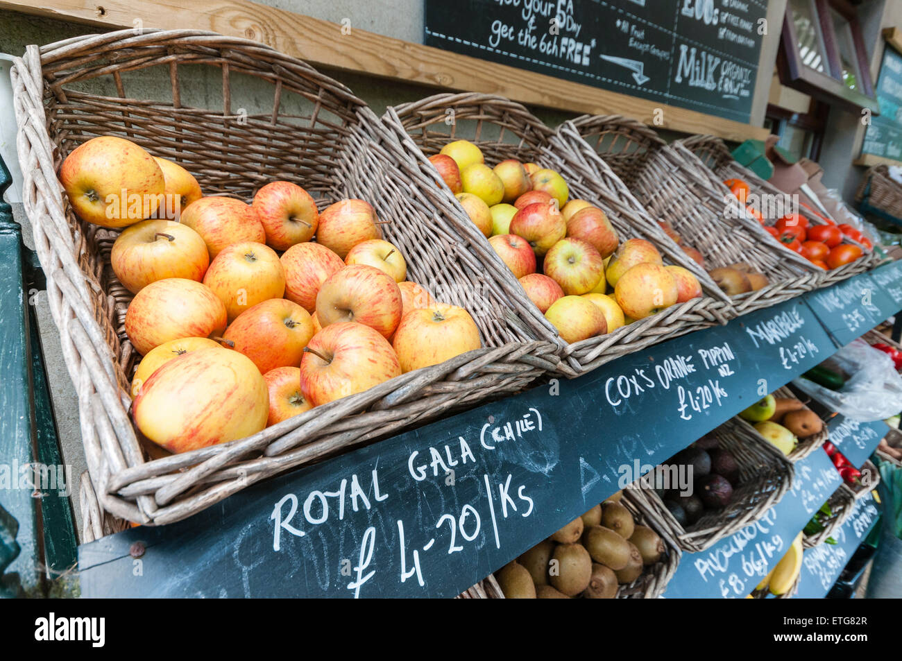 Bio-Obst und Gemüse zum Verkauf an einen Hofladen Stockfoto