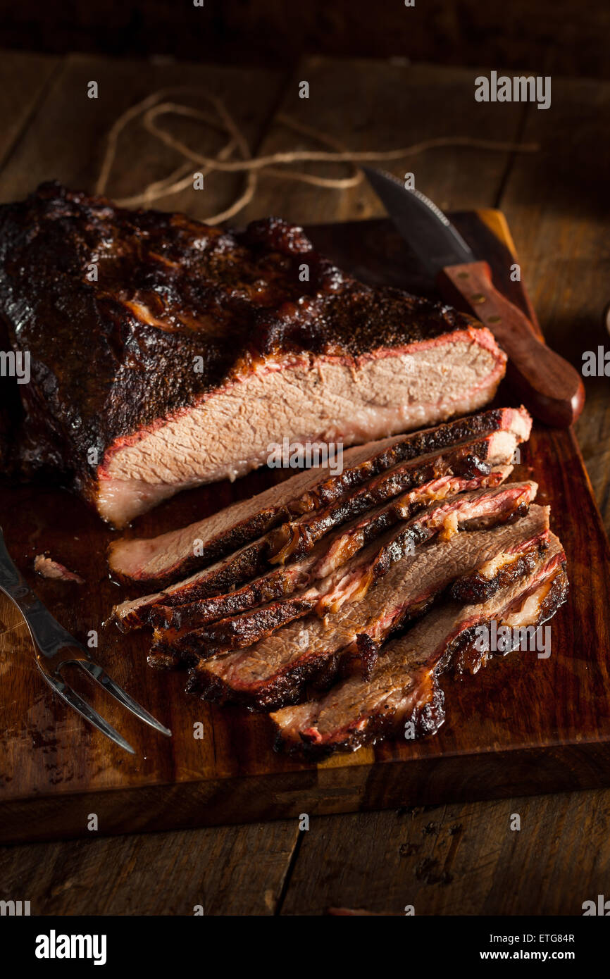 Selbstgemachten geräucherten Barbecue Rinderbrust mit Sauce Stockfoto