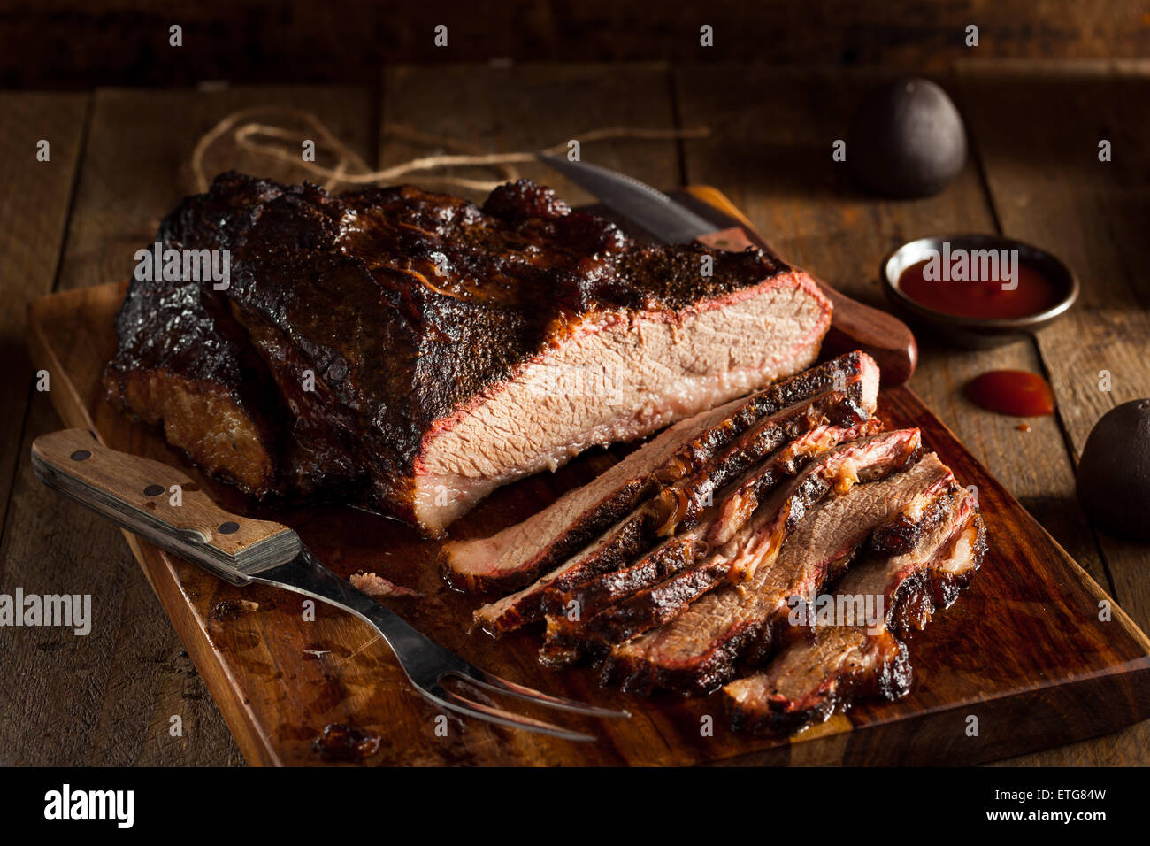 Selbstgemachten geräucherten Barbecue Rinderbrust mit Sauce Stockfoto
