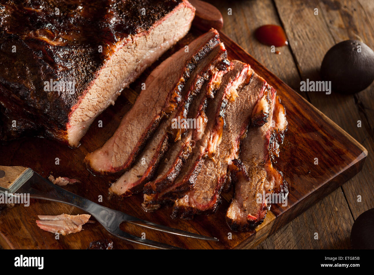 Selbstgemachten geräucherten Barbecue Rinderbrust mit Sauce Stockfoto