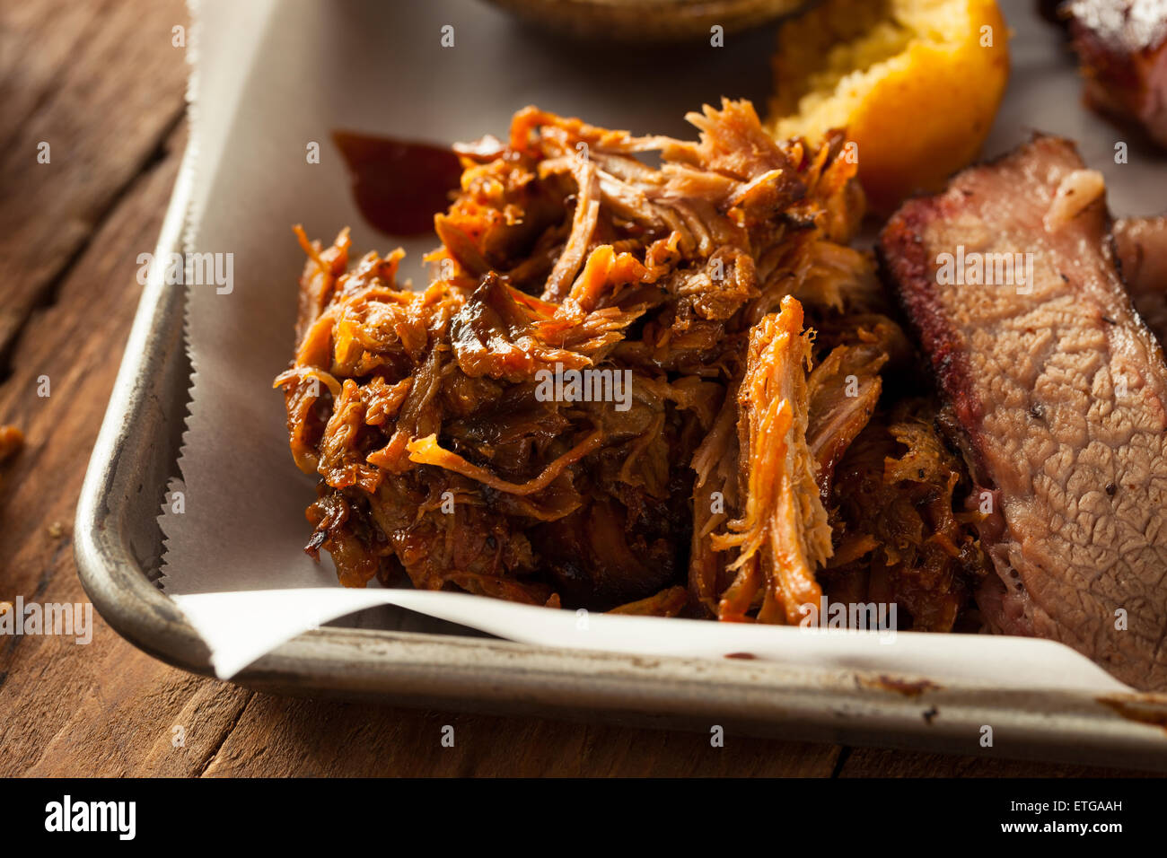 Hausgemachte Barbecue Schweinefleisch auf einer Platte gezogen Stockfoto