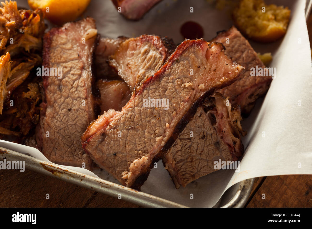 Selbstgemachten geräucherten Barbecue Rinderbrust mit Sauce Stockfoto