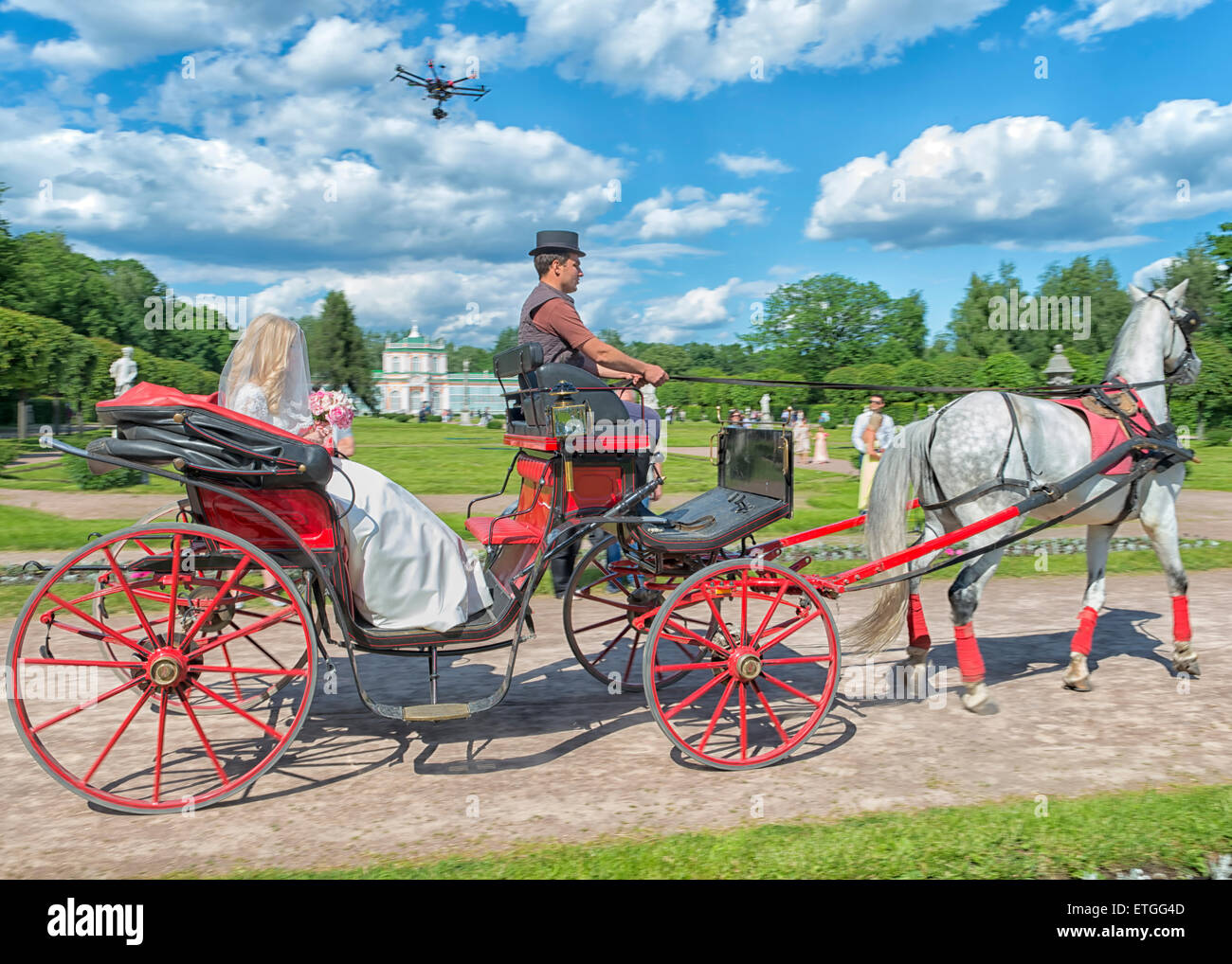 Hochzeitszeremonie im Kuskovo-Park in Moskau, Russland Stockfoto