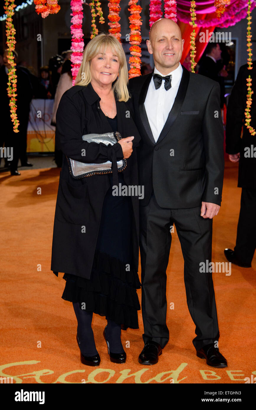 Premiere von "Der zweite Best Exotic Marigold Hotel" im Odeon Leicester Square - Ankünfte mit: Linda Robson, Mark Dunford wo: London, Vereinigtes Königreich bei: Kredit-17. Februar 2015: Joe/WENN.com Stockfoto