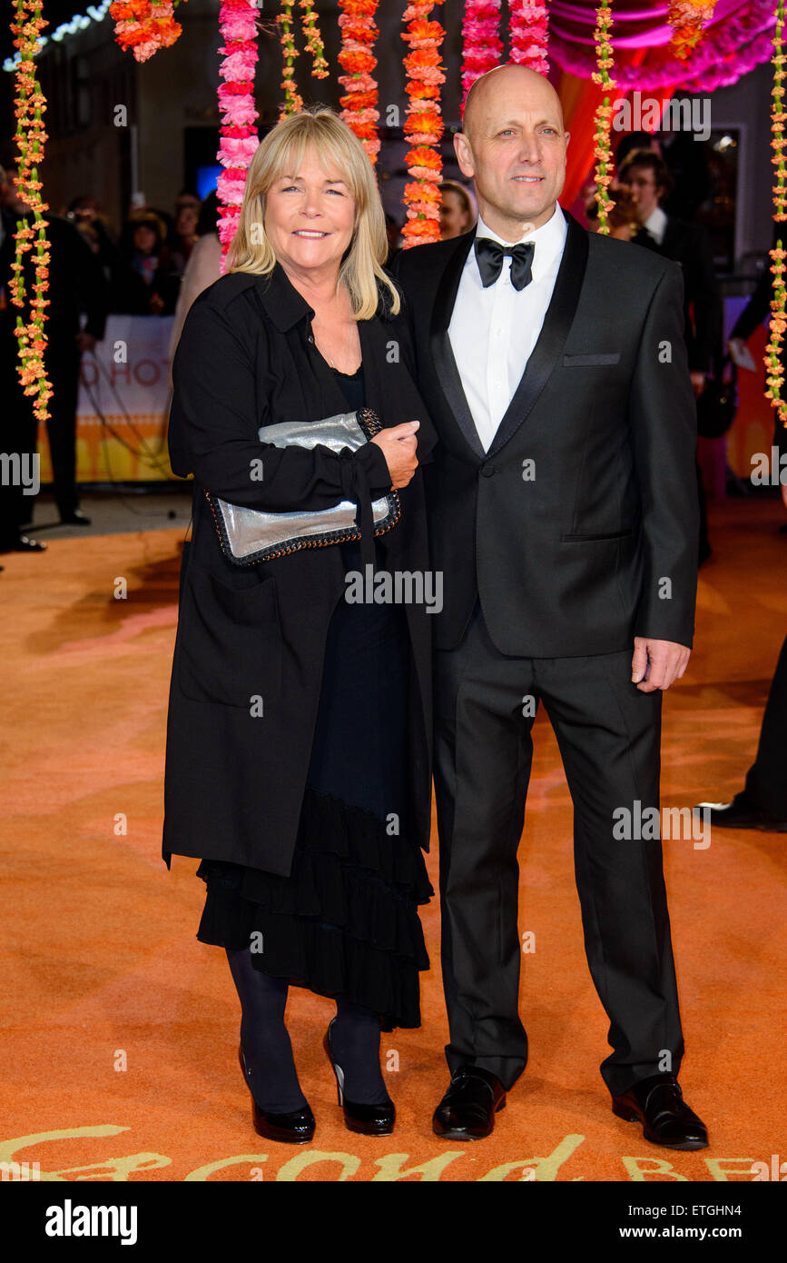 Premiere von "Der zweite Best Exotic Marigold Hotel" im Odeon Leicester Square - Ankünfte mit: Linda Robson, Mark Dunford wo: London, Vereinigtes Königreich bei: Kredit-17. Februar 2015: Joe/WENN.com Stockfoto