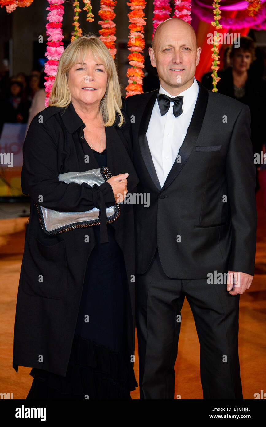 Premiere von "Der zweite Best Exotic Marigold Hotel" im Odeon Leicester Square - Ankünfte mit: Linda Robson, Mark Dunford wo: London, Vereinigtes Königreich bei: Kredit-17. Februar 2015: Joe/WENN.com Stockfoto