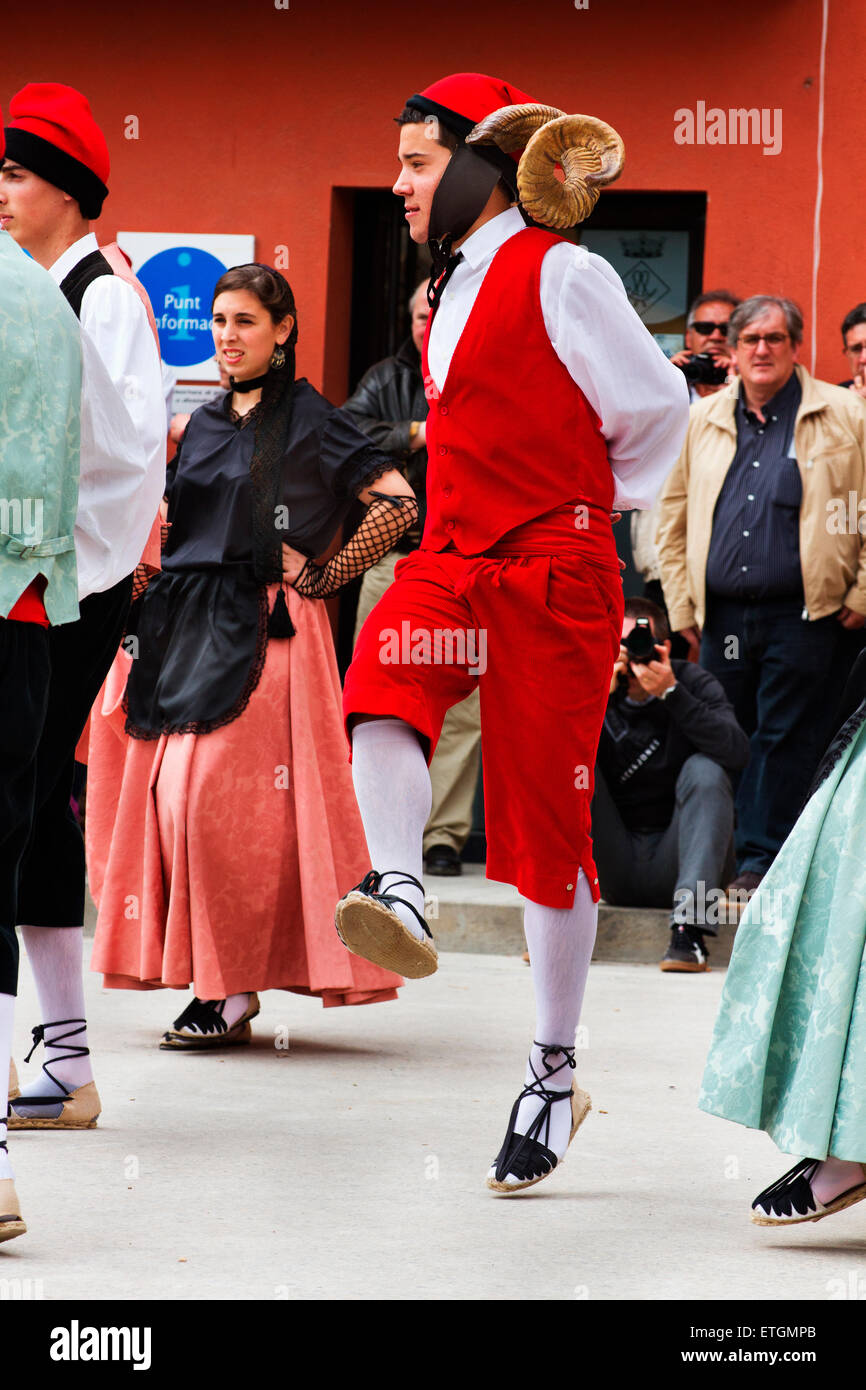 Festa de l ' Arbre ich Ball del Cornut in Cornellà de Terri. Stockfoto