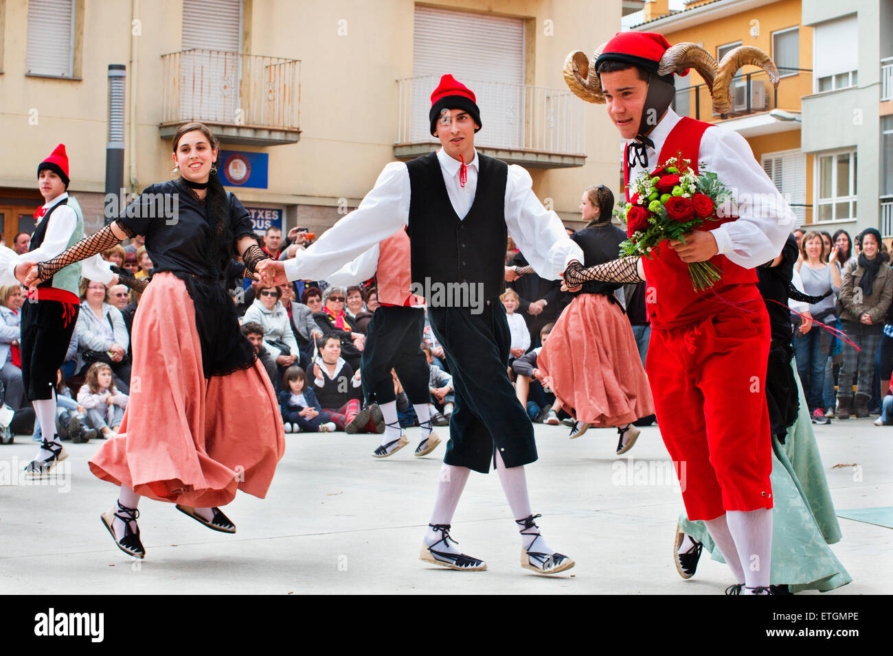 Festa de l ' Arbre ich Ball del Cornut in Cornellà de Terri. Stockfoto