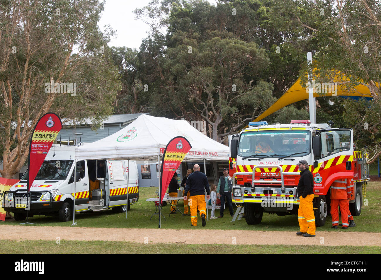 New South Wales NSW ländlichen Freiwillige Feuerwehr und ihre LKW Löschfahrzeuge am Avalon Beach military Tattoo, Sydney, Australien Stockfoto