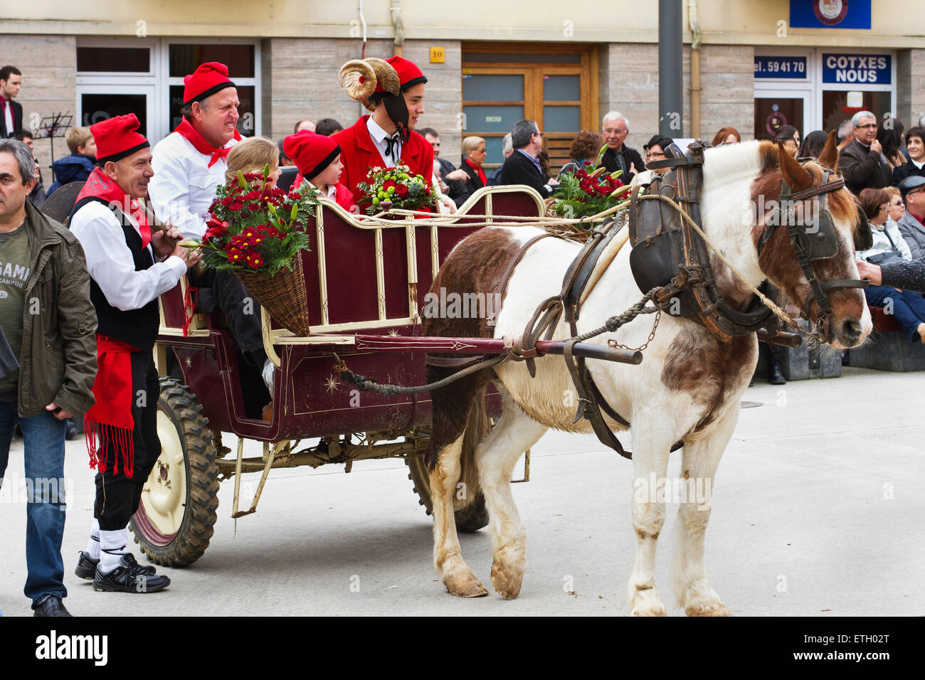 Festa de l ' Arbre ich Ball del Cornut in Cornellà de Terri. Stockfoto