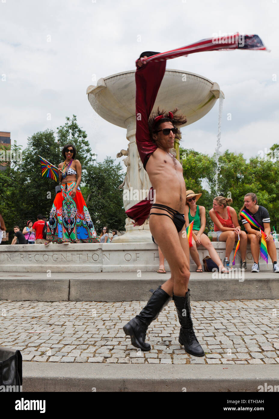 Samstag, 13. Juni 2015, Washington, DC USA: Tausende von Washington, DC LGBT-Gemeinschaft versammeln sich am DuPont Circle, kick-off Hauptstadt stolz 2015 Stockfoto