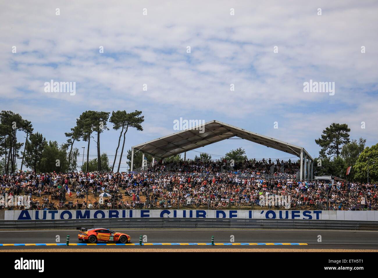 13.06.2015., Frankreich. Endurance-WM. Le Mans 24 Stunden-Rennen. #99 ASTON MARTIN RACING (GBR) ASTON MARTIN VANTAGE V8 GTE PRO ALEX MACDOWALL (GBR) FERNANDO REES (BRA) RICHIE STANAWAY (NZL) Stockfoto