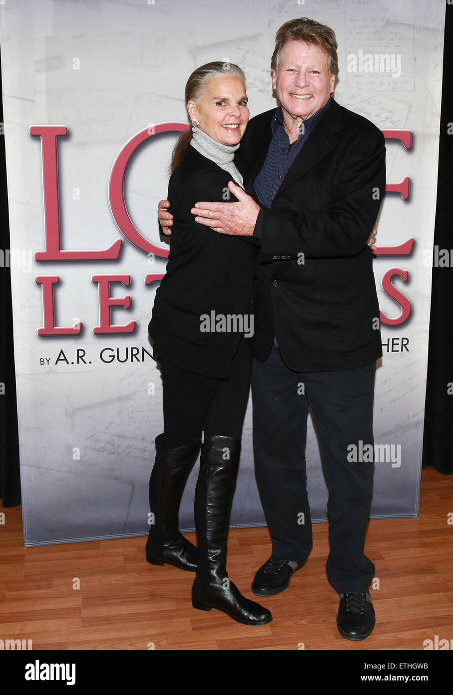 Die Stars des Films 1970 Liebesgeschichte vereinen während der Proben für die kommende Tour-Produktion von Love Letters, Shetler Studios.  Mitwirkende: Ali MacGraw, Ryan O'Neal wo: New York, New York, Vereinigte Staaten von Amerika bei: Kredit-24. Februar 2015: Joseph Marzullo/WENN.com Stockfoto