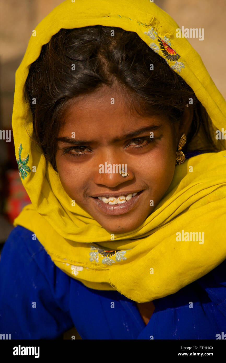 Porträt eines Mädchens Rajasthani, Jaisalmer, Rajasthan, Indien Stockfoto