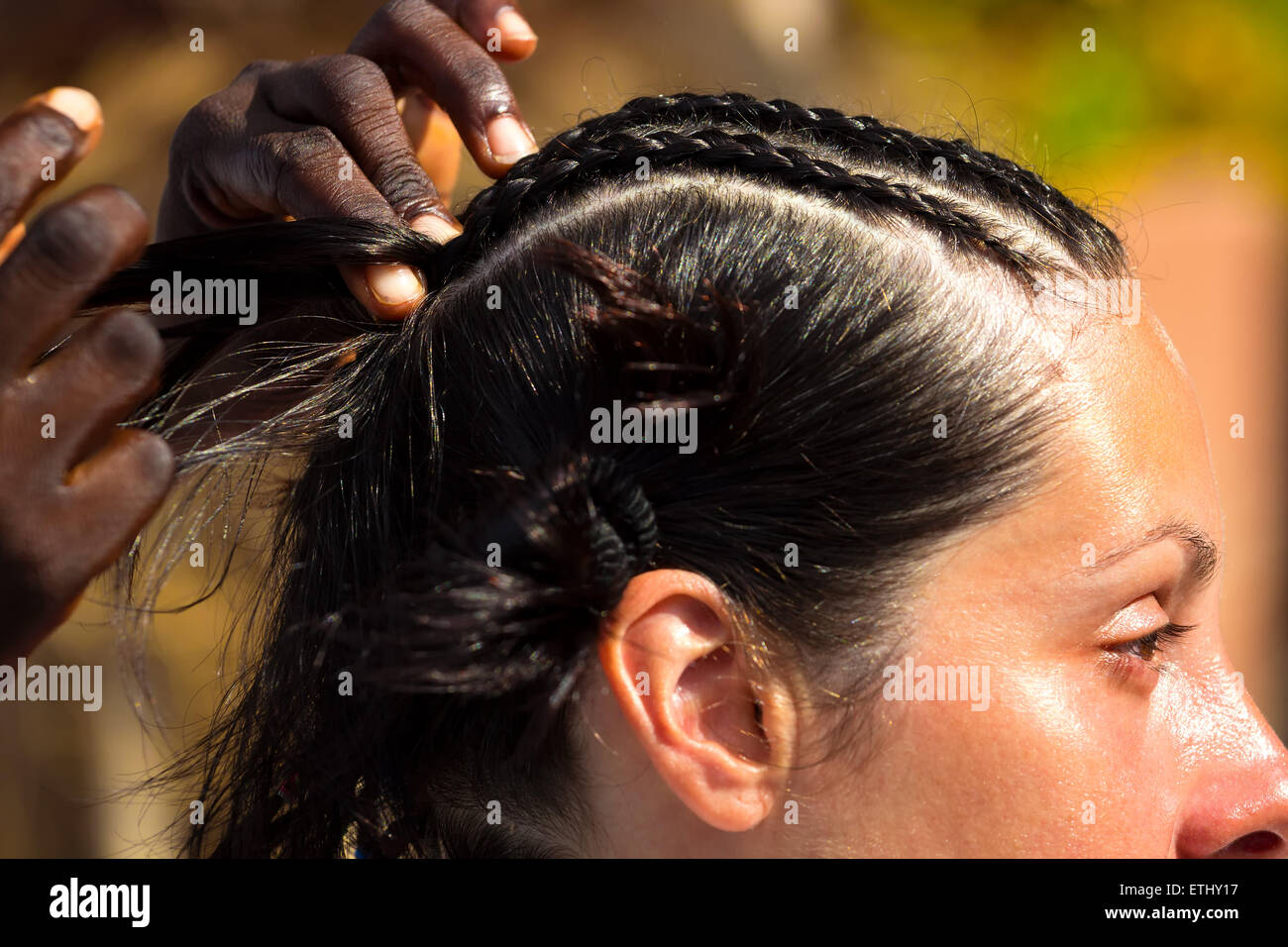 Traditionelle Afrikanische Frisuren Auf Weisse Frauen Stockfotografie Alamy