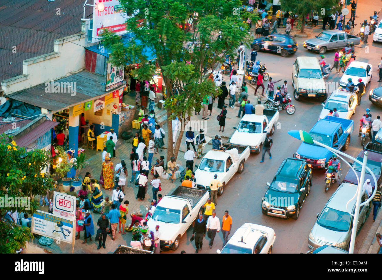 Luftaufnahme des KN 74 Street in der Dämmerung, "Zentrale Ville", CBD, Kigali, Ruanda Stockfoto