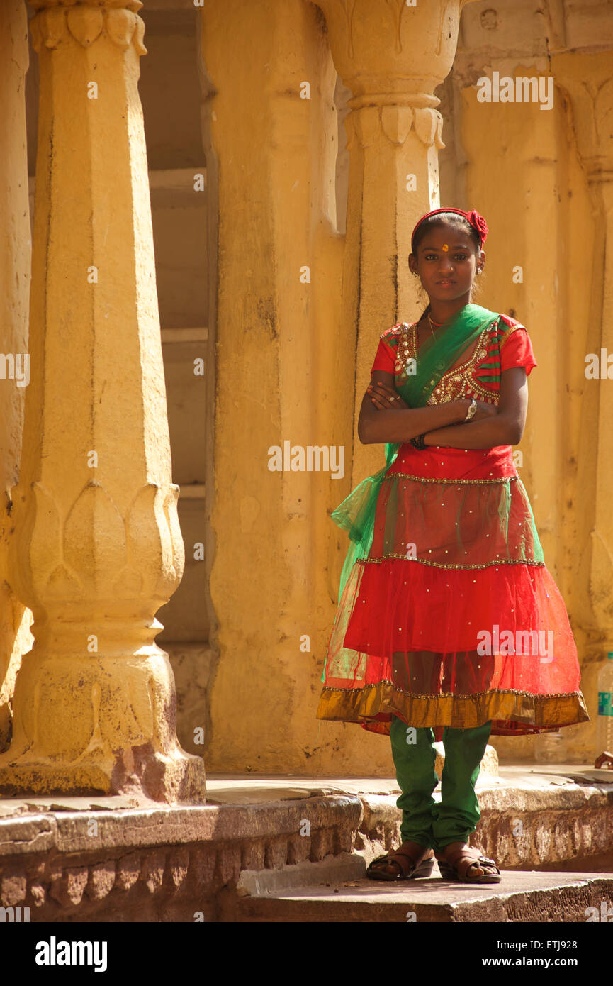 Indische Mädchen in bunten Sari. Jodhpur, Rajasthan, Indien Stockfoto