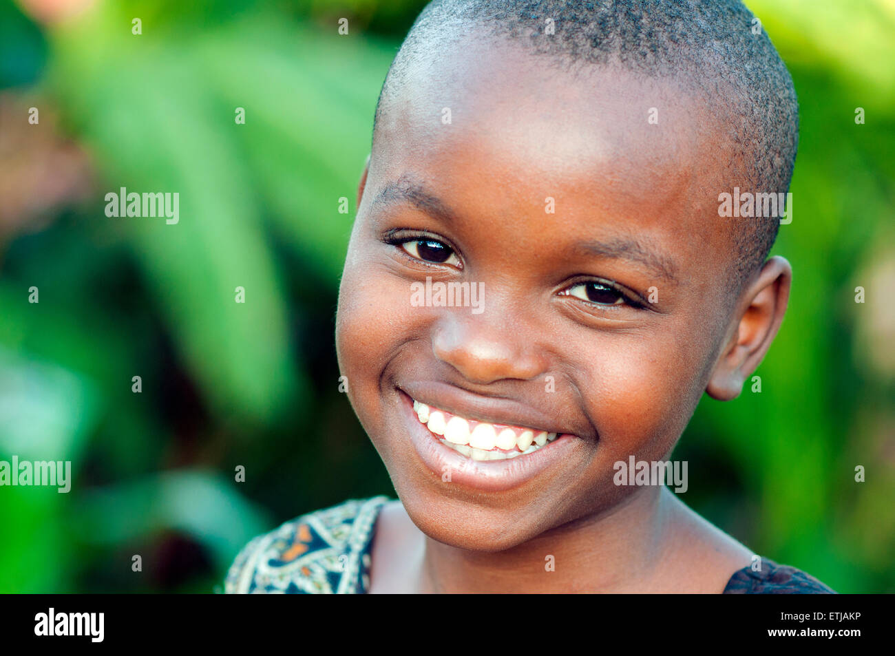 Junges Mädchen im südöstlichen Vorort, Kigali, Ruanda Stockfoto