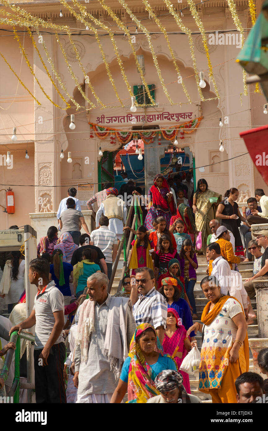 Anbeter zu BrahmaTempel, Pushkar. Jagatpita Brahma Mandir