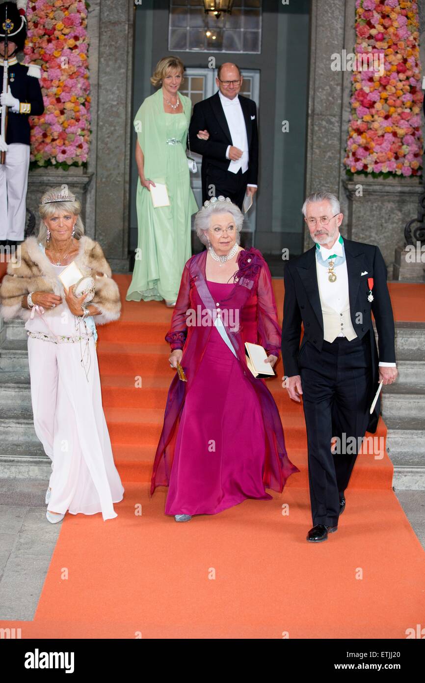 Stockholm, Schweden. 13. Juni 2015. Prinzessin Birgitta (L-R), Prinzessin Christina und Tord Magnuson verlassen die Kapelle des königlichen Palastes nach der Hochzeit von Prinz Carl Philip und Sofia Hellqvist in Stockholm, Schweden, 13. Juni 2015. Bildnachweis: Dpa picture Alliance/Alamy Live News Stockfoto