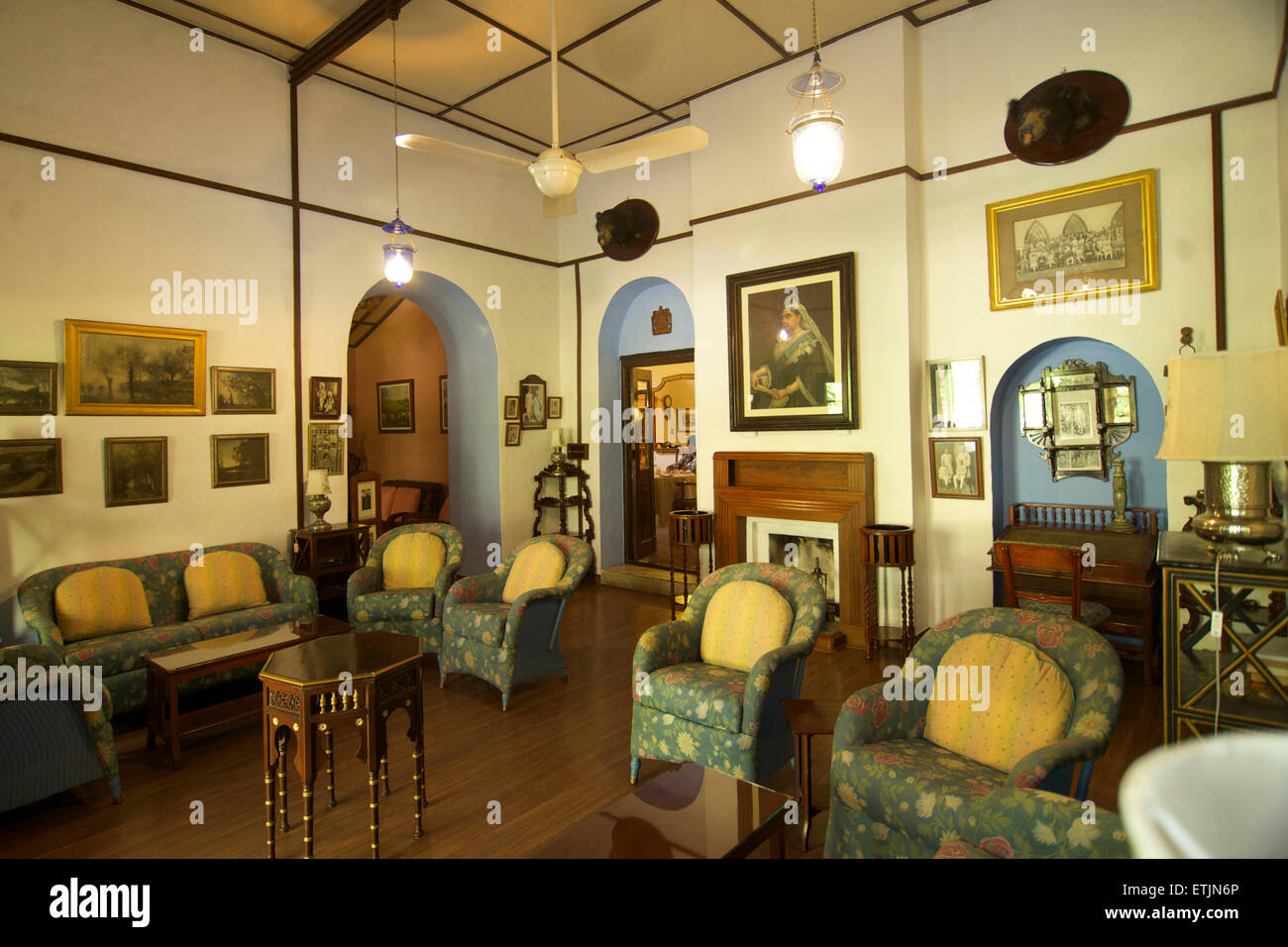 Die Lounge, Connaught House Heritage Hotel, Mount Abu, Rajasthan, Indien Stockfoto