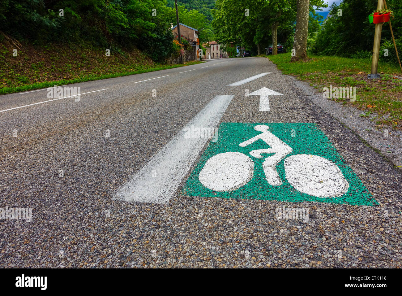 Grünen und weißen Schild gemalt auf Straße auf Radweg, Zyklus Weg Radweg, Radweg Frankreich Stockfoto