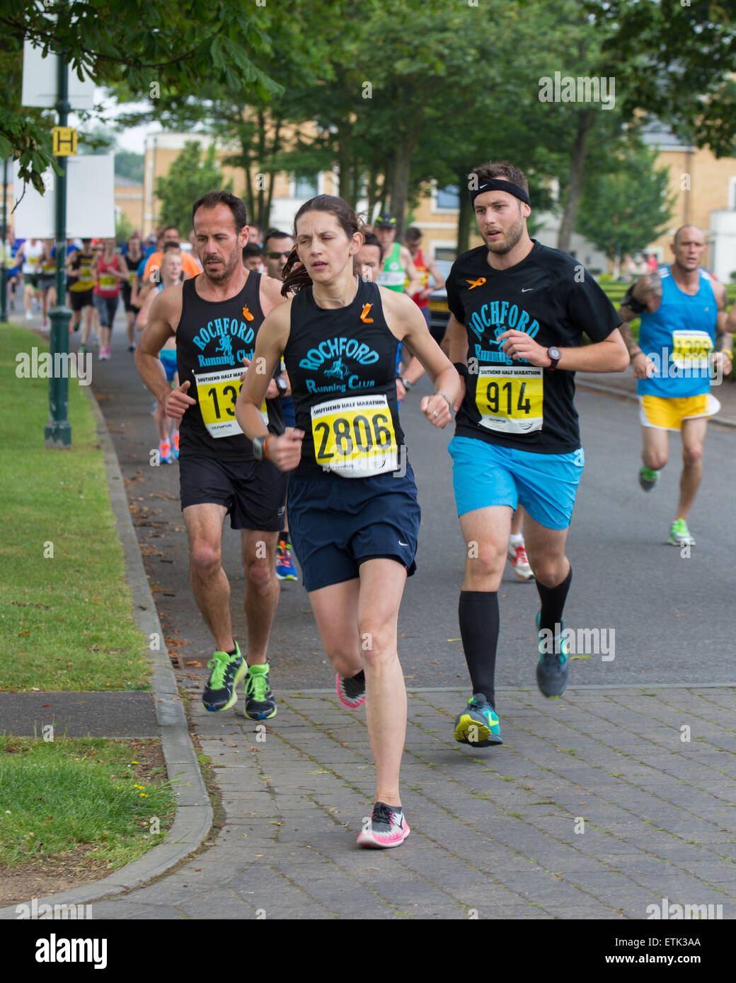 Southend, UK. 14. Juni 2015. Läufer in der diesjährigen Havens Hospize Southend on Sea Halbmarathon. Letztes Jahr Läufer Nick Palmer, 37, aus großen Wakering zusammenbrach und starb nach Überqueren der Ziellinie.  Dieses Jahre Rennen ging ohne größere Zwischenfälle. Bildnachweis: Graham Eva/Alamy Live-Nachrichten Stockfoto