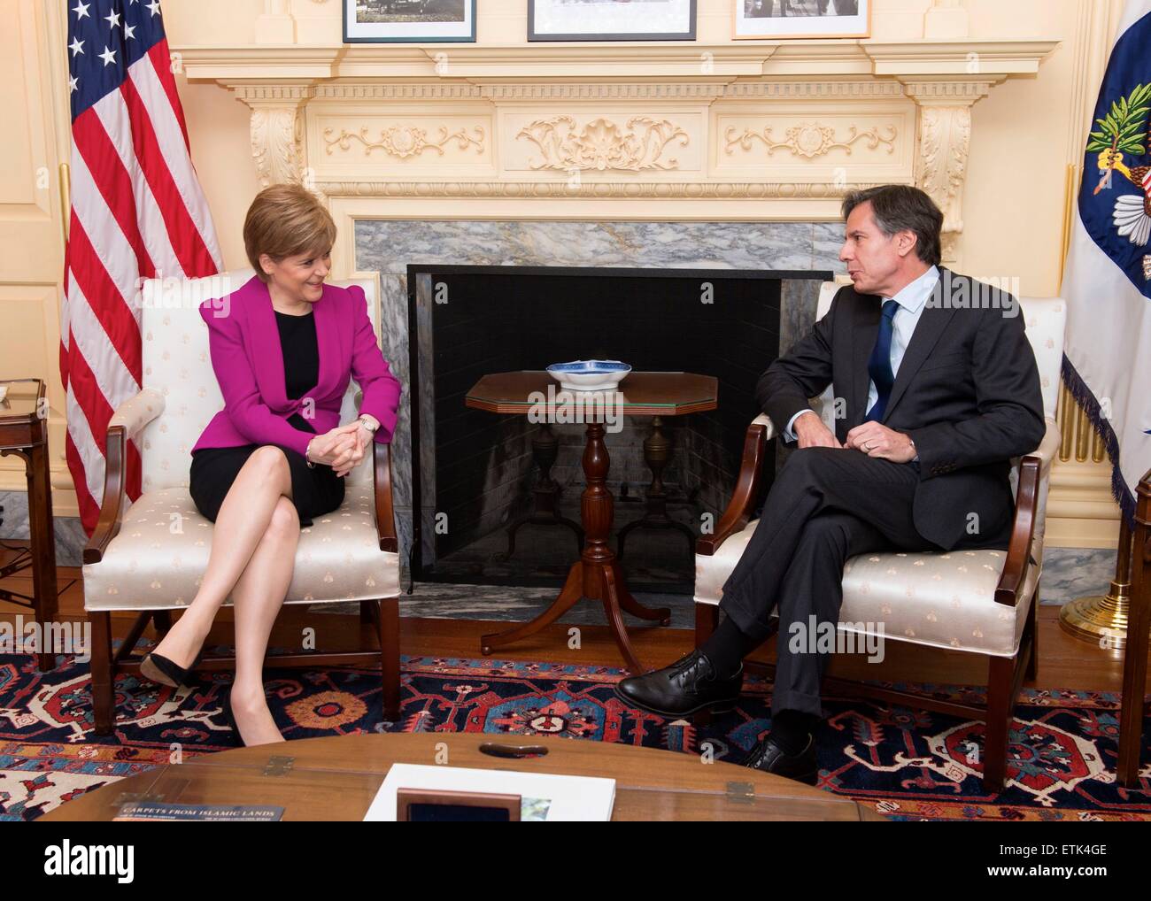 US Deputy Secretary Of State Tony Blinken hält ein bilaterales Treffen mit schottischen ersten Minister Nicola Sturgeon an das Department of State 10. Juni 2015 in Washington, D.C. Blinken für Sekretär Kerry ausfüllen, die von einer gebrochenen Hüfte erholt. Stockfoto