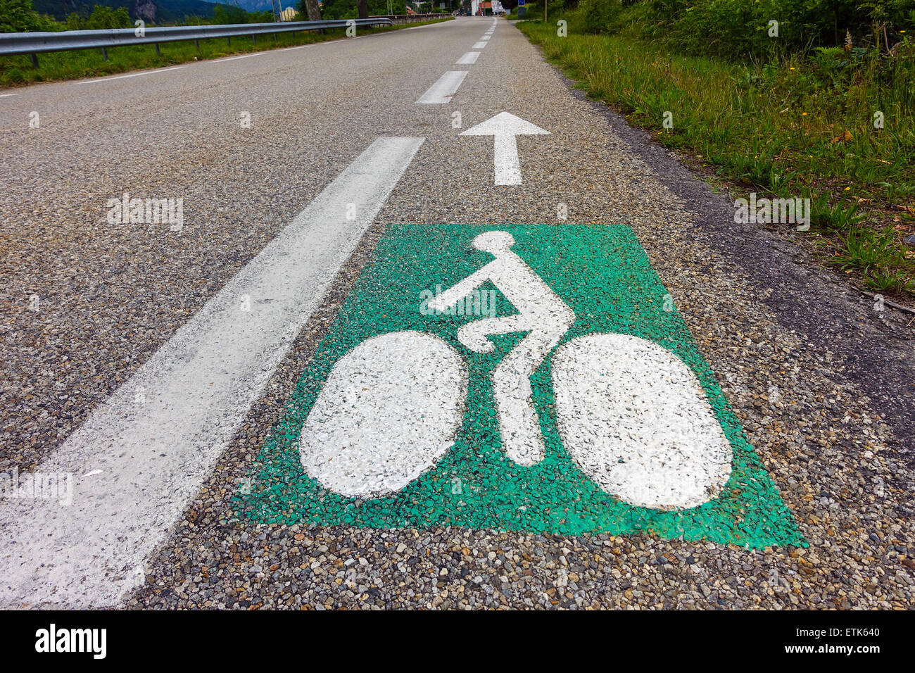 Grünen und weißen Schild gemalt auf Straße auf Radweg, Zyklus Weg Radweg, Radweg Frankreich Stockfoto