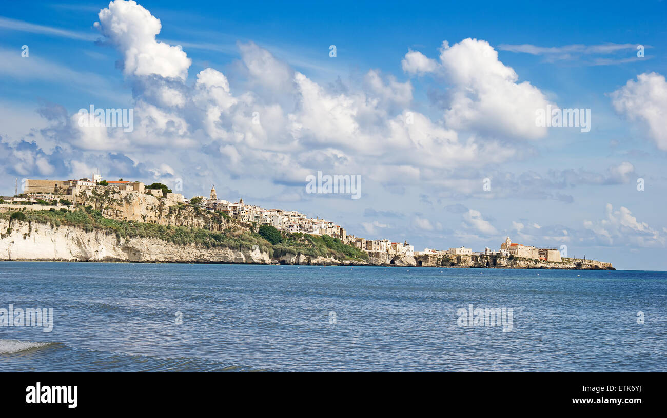 Panoramablick auf die Adria in der Region Apulien Stockfoto