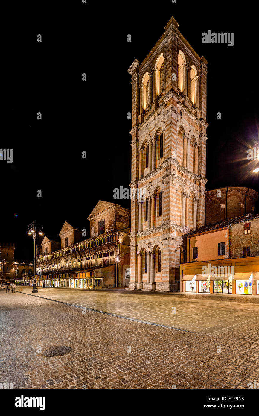 Bell Tower von Ferrara Kathedrale Basilica Cattedrale di San Giorgio, Ferrara, Italien Stockfoto