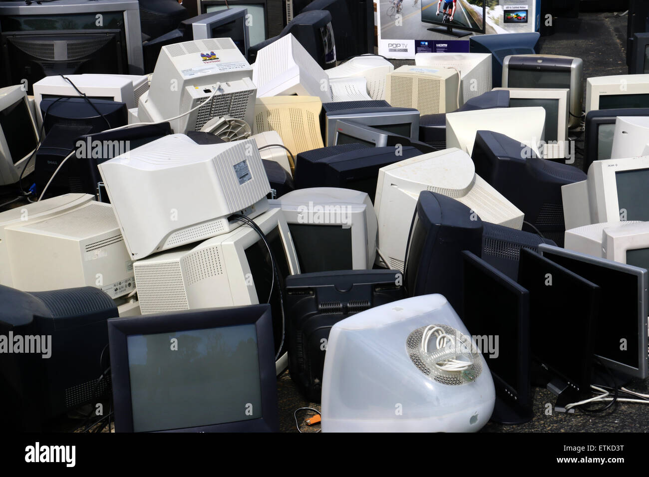 Alte überholte Elektronik-recycling-Ohio Monitor Drucker Notebook Computer Fernsehen Stockfoto