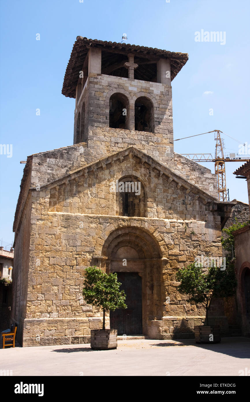 Kirche Sant Andreu. XII Jahrhundert. Romanische. Spanien, Katalonien, Provinz Girona, Pla de Estany Serinyà. Stockfoto