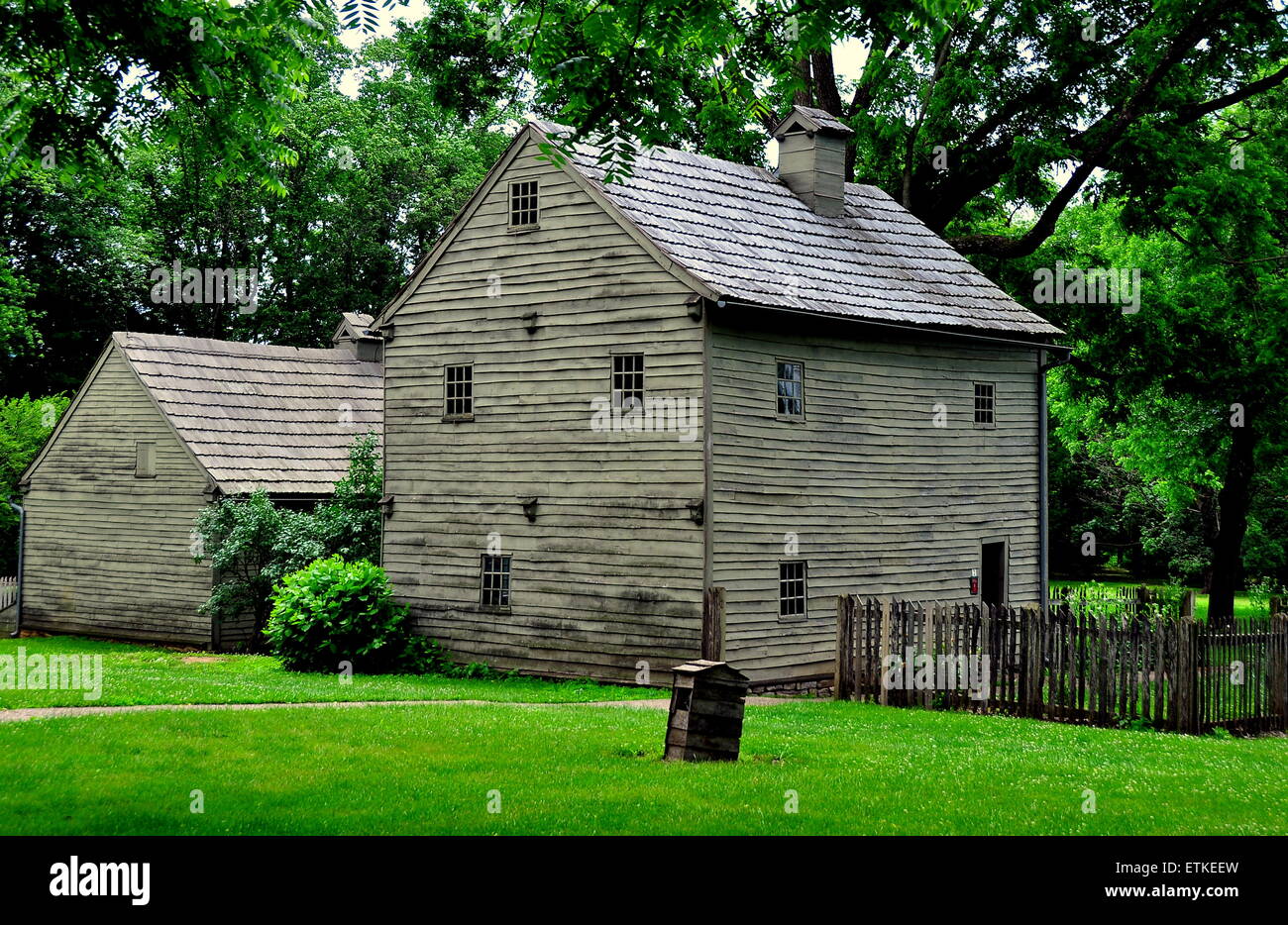 Ephrata, Pennsylvania: 1740 Holzhaus des Gründers Conrad Beissel in Ephrata Kloster germanischen religiösen Siedlung * Stockfoto