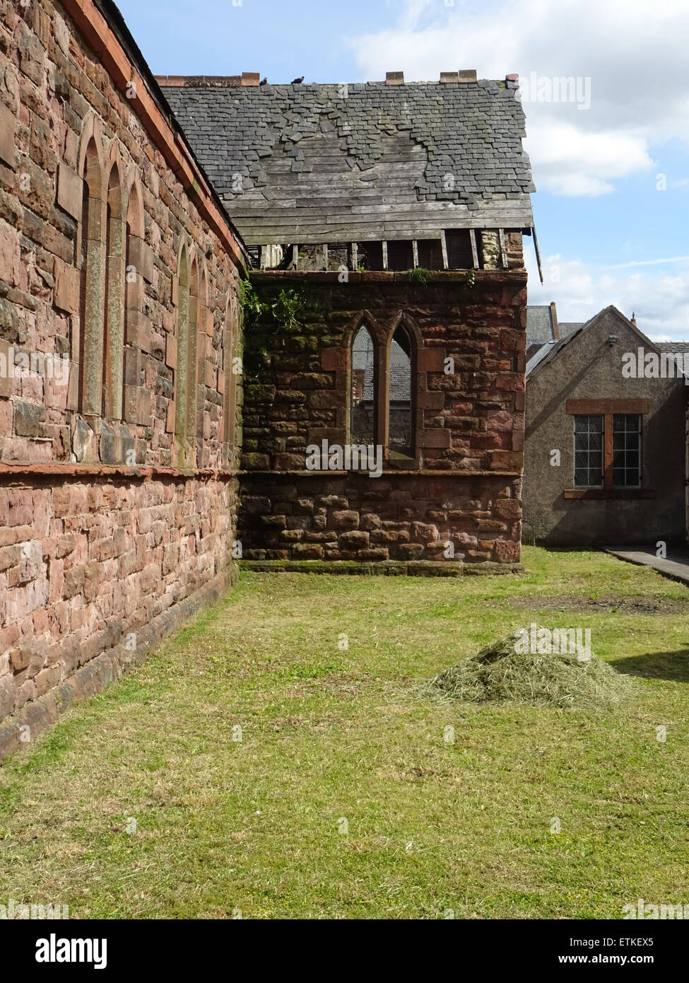 Verfallene Kirche. Gemeinden geräumt St. Columba Episcopal Church auf Glasgow Road Clydebank, 1996 Stockfoto