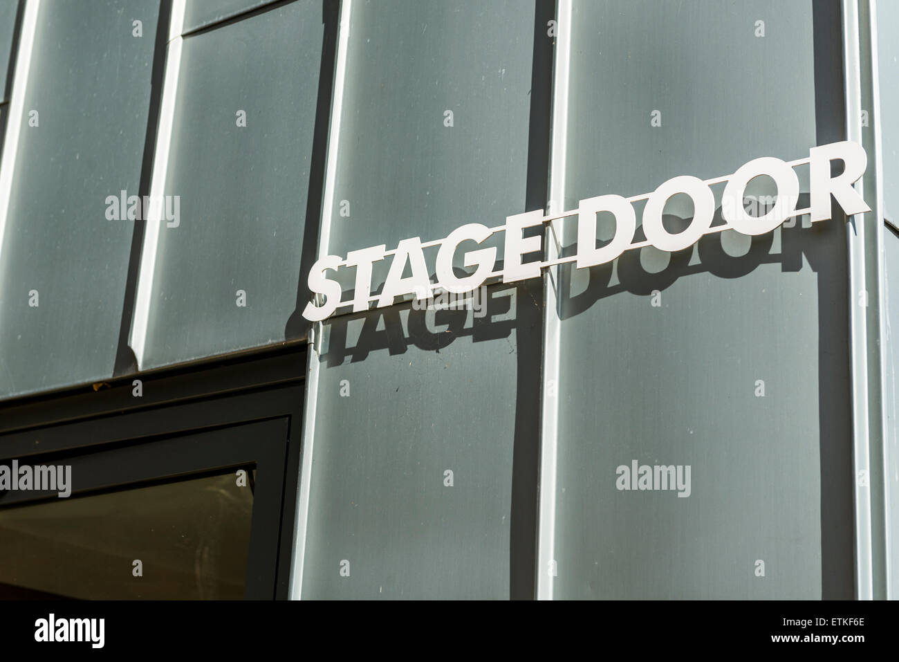 Bühneneingang des The Swan Theatre in Stratford-upon-Avon, England, Heimat der Royal Shakespeare Company Stockfoto