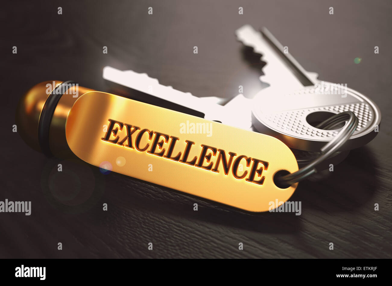 Schlüssel zur Exzellenz. Konzept auf goldenen Schlüsselanhänger. Stockfoto