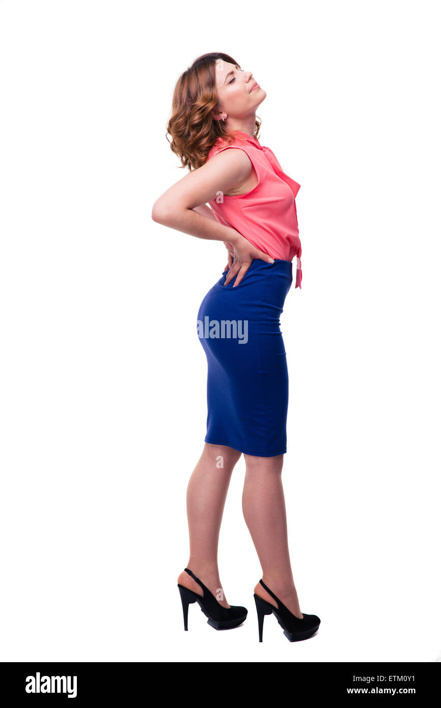 In voller Länge Portrait einer Frau mit Schmerzen im Rücken isoliert auf weißem Hintergrund Stockfoto