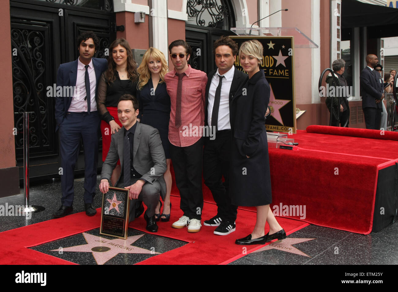 Johnny galecki and kaley cuoco sweeting -Fotos und -Bildmaterial in ...