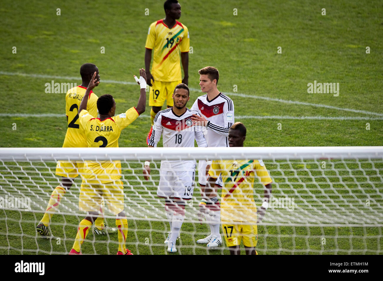 Christchurch, New Zealand, Highlight. 14. Juni 2015. Christchurch, New Zealand - 14. Juni 2015 - Hany Mukhtar und Julian Weigl Deutschlands (L-R) reagiert nach Mukhtar eine Strafe während der FIFA-U20-WM Viertelfinal-Match zwischen Mali und Deutschland im AMI-Stadion am 14. Juni 2015 in Christchurch, New Zealand verpasste, hervorheben. © Dpa/Alamy Live-Nachrichten Stockfoto