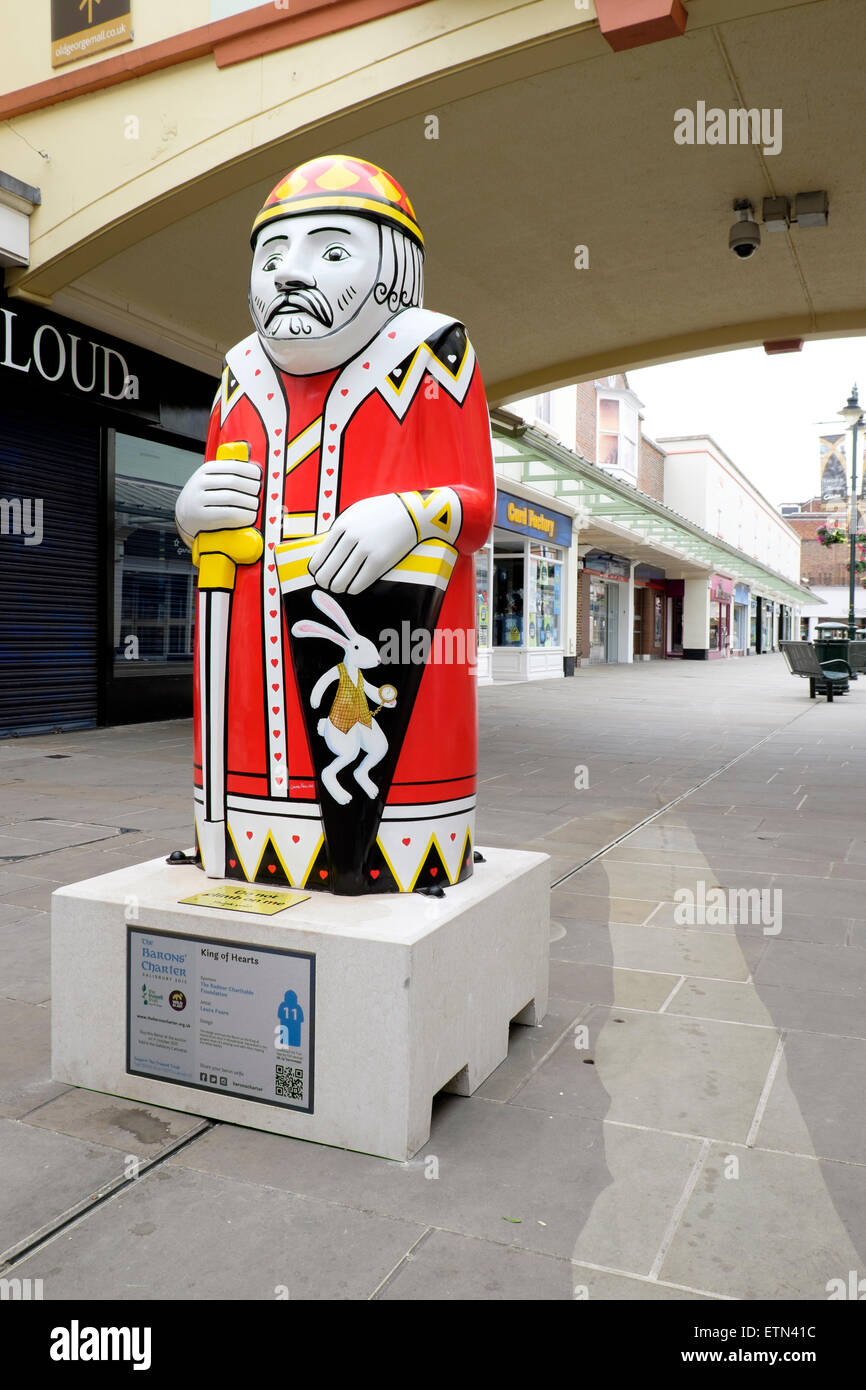 Farbenfrohe Statue in verlassenen Einkaufszentrum Stockfoto