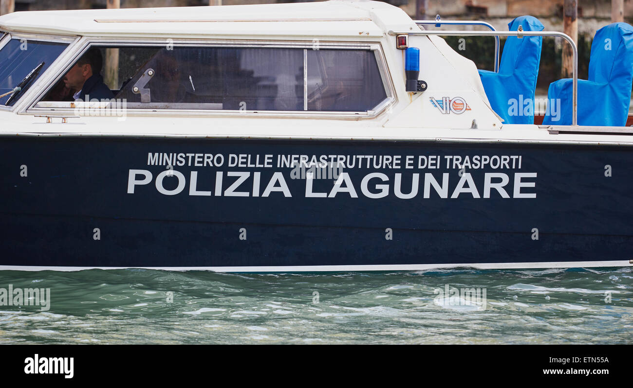 Boot von der Polizia Lagunare patrouillieren in der venezianischen Lagune Venedig Veneto Italien Europa Stockfoto