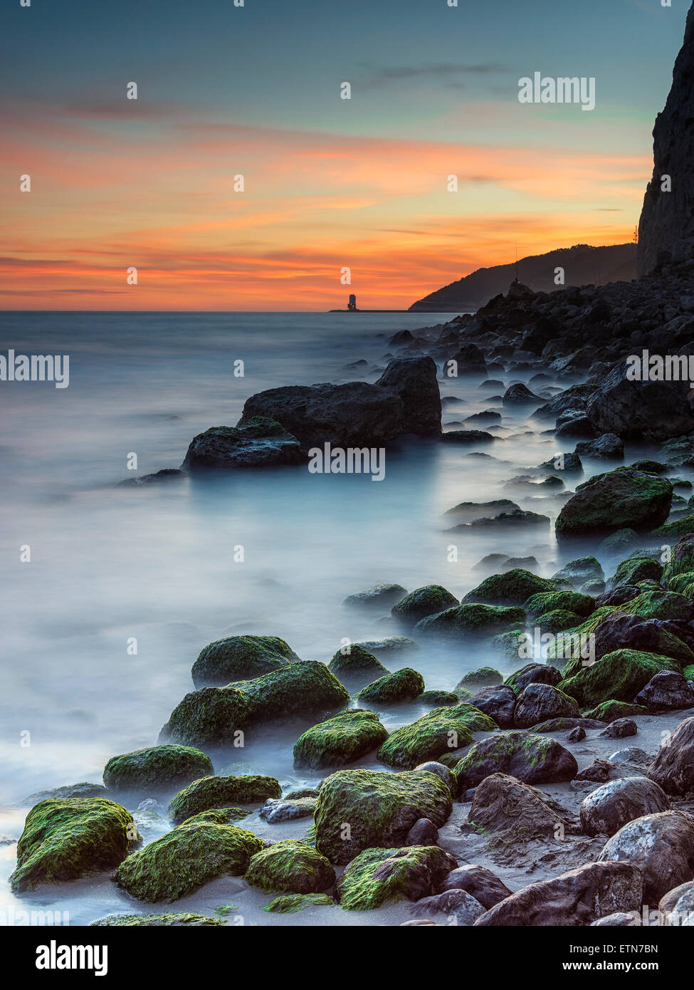 Küste bei Sonnenuntergang, Garraf, Barcelona, Spanien Stockfoto