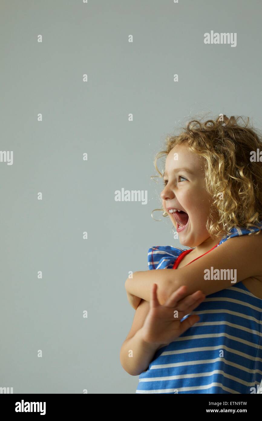 Porträt von einem glücklichen Mädchen Lachen Stockfoto