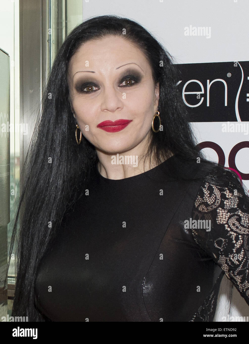 Sängerin Alaska besucht die "Chocodiet" Fototermin bei El Corte Ingles Store Madrid mit: jova-Olvido Gara, Alaska wo: Madrid, Spanien bei: Kredit-17. März 2015: Oscar Gonzalez/WENN.com Stockfoto