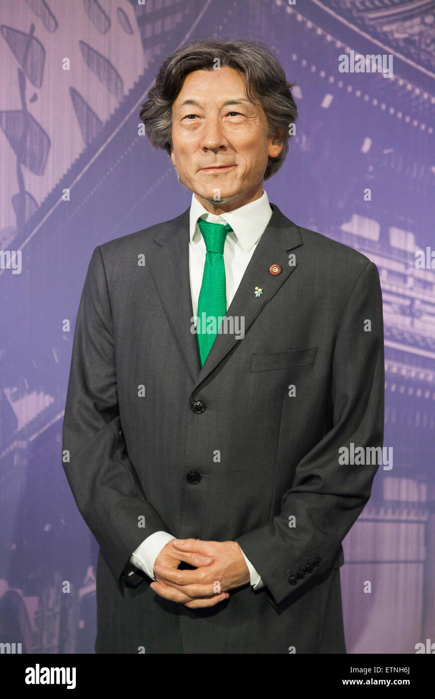 Eine Wachsfigur des japanischen Politikers Junichiro Koizumi auf dem Display an das Wachsfigurenkabinett Madame Tussauds Tokyo Odaiba, Tokyo, 15. Juni 2015. Die Welt berühmte britische Wachsfigurenkabinett "Madame Tussauds" 14. ständige Niederlassung in Tokio im Jahr 2013 eröffnet und zeigt internationale und lokale Prominente, Sportler und Politiker. Neuzugänge in der Sammlung gehören Wachsfiguren von japanischen Eiskunstläufer Yuzuru Hanyu und der Schauspieler Benedict Cumberbatch. Die Wachsfigur von Benedict Cumberbatch werden bis zum 30. Juni ausgestellt. (Foto von Rodrigo Reyes Marin/AFLO) Stockfoto